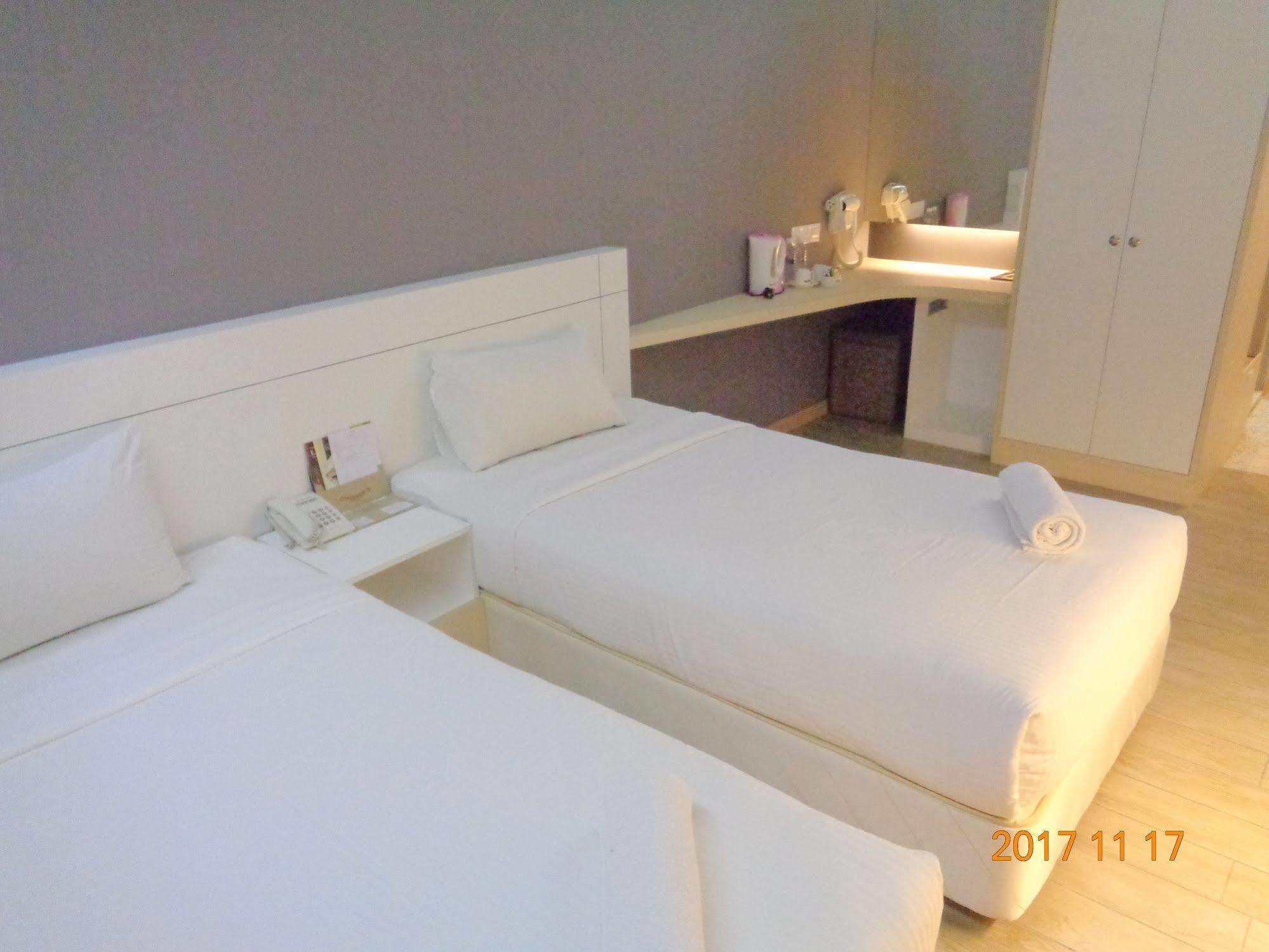 La Boss Hotel Малакка Экстерьер фото
